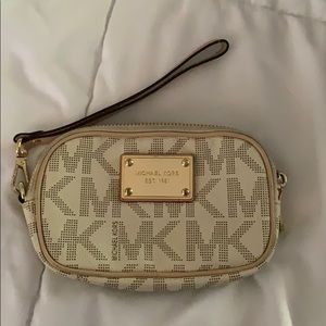 Michael kors wristlet